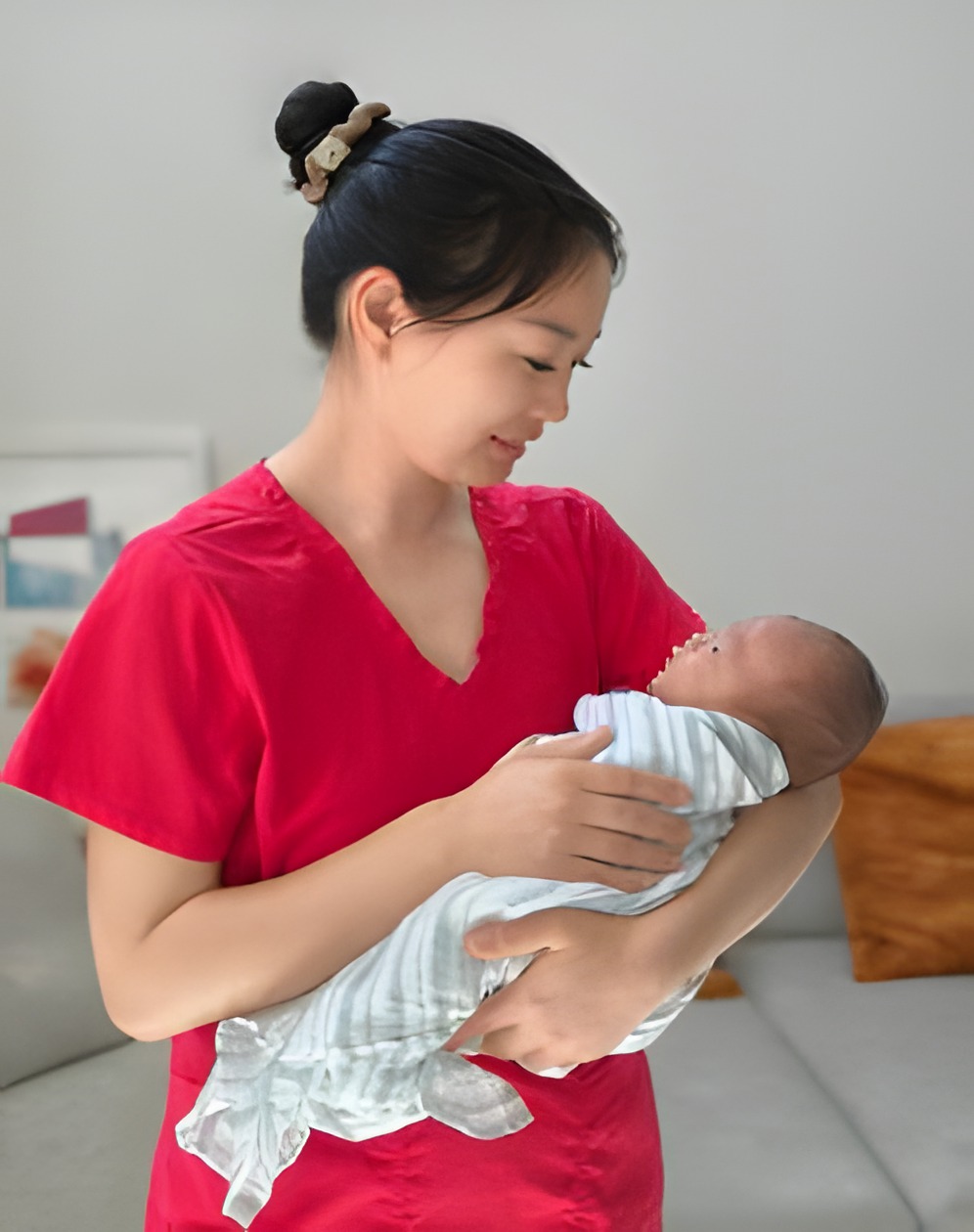 Cindy Feng holding a newborn